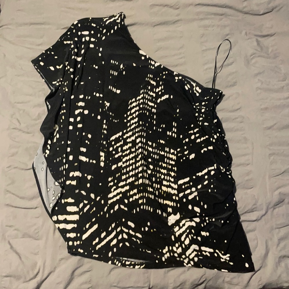 Single sleeve blouse